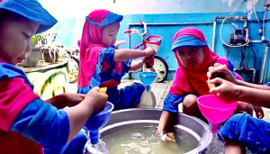 Read more about the article Pembelajaran Menyenangkan: Explorasi Sentra Bahan Alam di TKIT Ulul Albab 2 Pekalongan