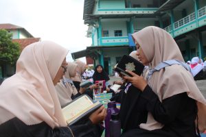 Read more about the article Persiapan Berangkat ke Mondok : Tips Lengkap Agar Santri Kembali Semangat
